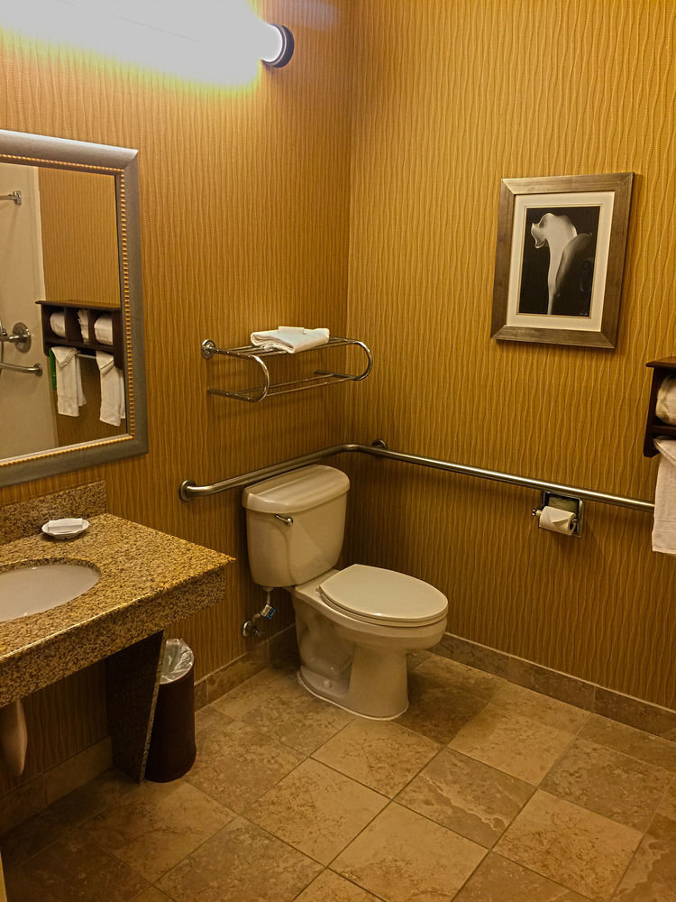 Hampton Inn Potomac Mills Woodbridge Bagian luar foto